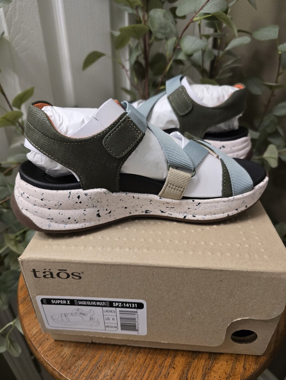 Taos Super Z Sandal Women Size 6 New In Box
